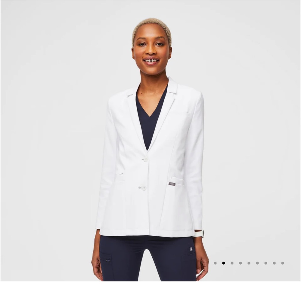 Like new Figs women’s labcoat